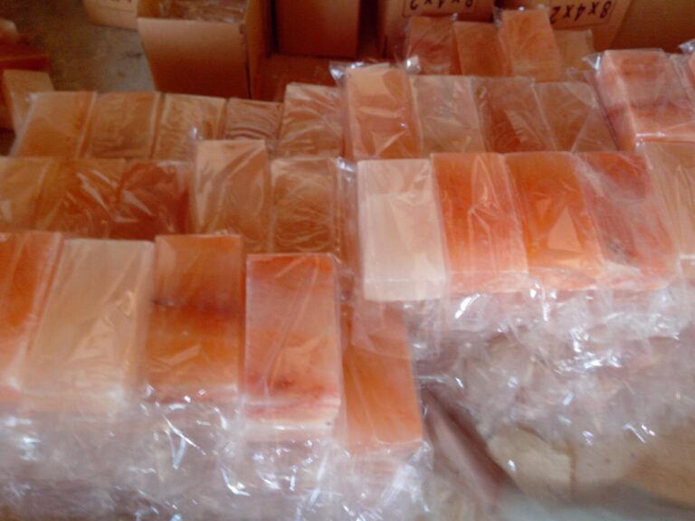 Himalayan Salt Accent Walls – Creating a Warm and Relaxing Atmosphere
